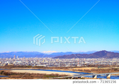 岐阜市，金華山和岐阜市的風景 71365156