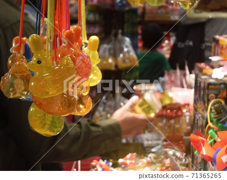 Scenery of a candy store ~ Scenery of a candy store 71365265