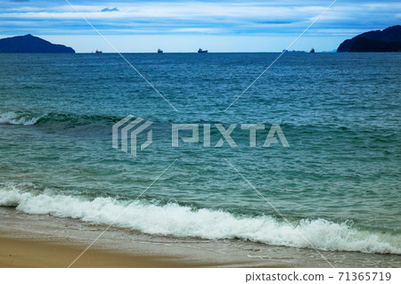 Amanohashidate overlooking Miyazu Bay from the sandy beach Amanohashidate overlooking Miyazu Bay from the sandy beach 71365719