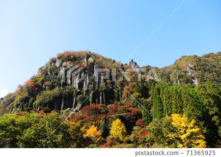 Autumn leaves of Yabakei 71365925