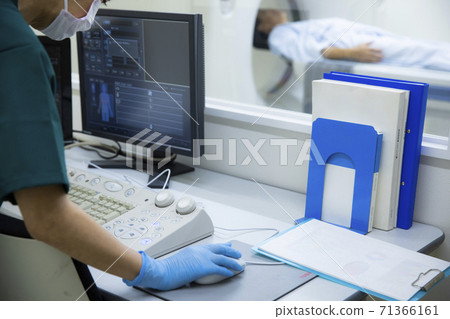 CT examination 71366161