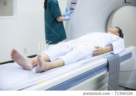 CT examination 71366184