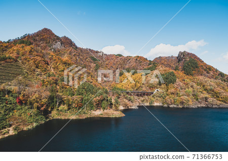 View from Lake Yanba Agatsuma and the autumnal mountains on the left bank Fudo Bridge 2020.11 b-2 Film style 71366753