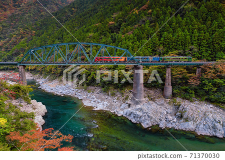 四國Mannaka千年故事和秋葉風景 71370030