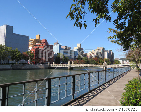 京橋河上的人行道 71370723