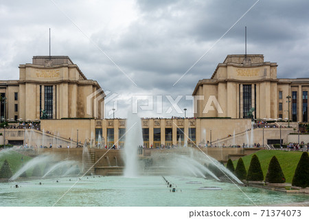 Trocadero Palace and Fountain of Warsaw in Paris 71374073