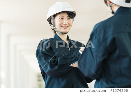 Work scenery image of female construction management 71374296