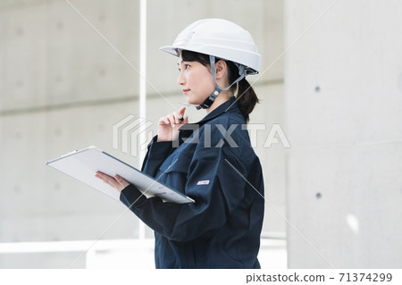 女建築管理的肖像 71374299