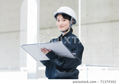 女建築管理的肖像 71374302