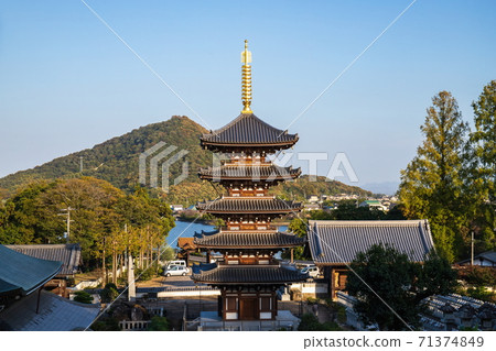 本善寺五層塔（香川縣高松市） 71374849