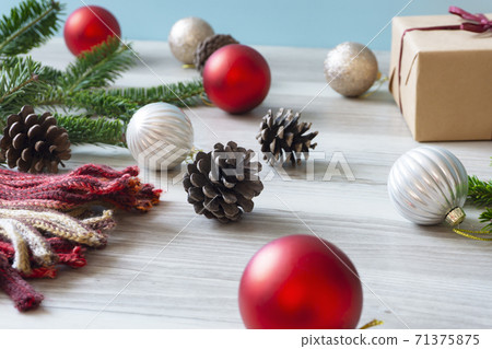 Christmas trees and decorations on the floor or table. Christmas, Christmas preparations, gifts 71375875