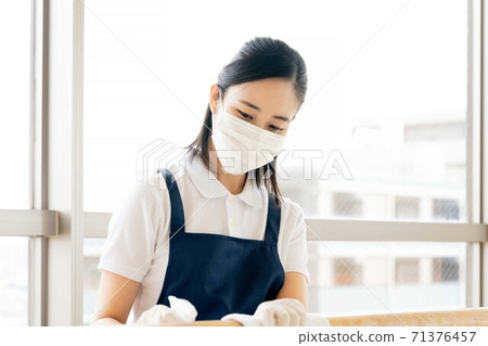 女管家 女管家 71376457