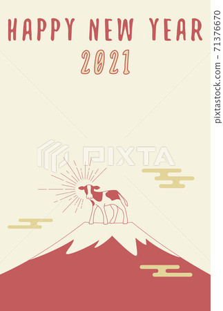 復古新年賀卡,小牛站在富士山2021年垂直 復古新年賀卡,小牛站在富士山2021年垂直 71376670
