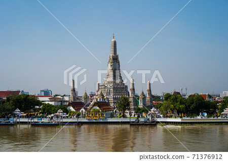 Wat Arun Temple with Chao Phraya river in Bangkok, Thailand Wat Arun Temple with Chao Phraya river in Bangkok, Thailand 71376912