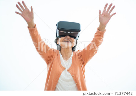 Senior woman enjoying VR Senior woman enjoying VR 71377442