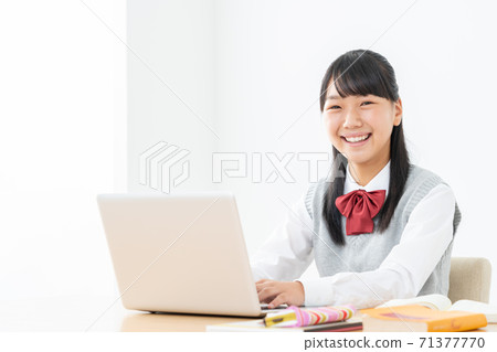 初中生，高中生，婦女學習，參加考試，學習 71377770