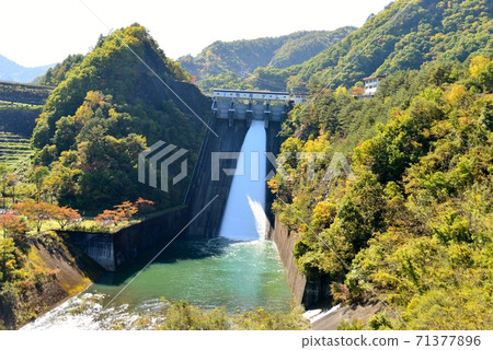 Makio Dam underwater 71377896