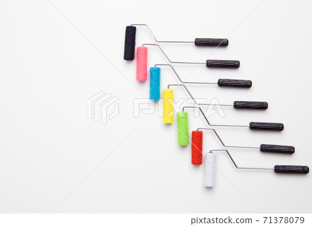 如何選擇油漆顏色的圖片（7 色油漆滾筒） 71378079