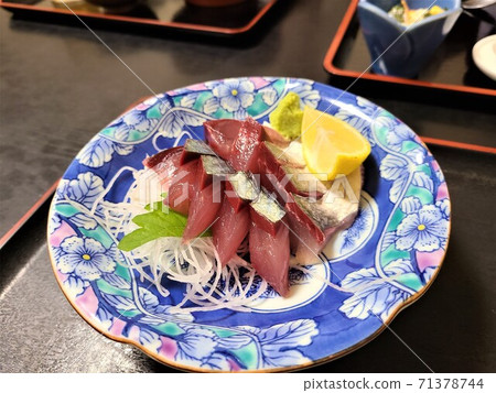 Sashimi of mackerel with broken neck Material Background Yakushima Kagoshima Prefecture Sashimi of mackerel with broken neck Material Background Yakushima Kagoshima Prefecture 71378744