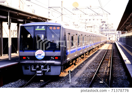 1997系列207在片町站等待出發 71378776