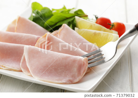 Served pork loin ham 71379032