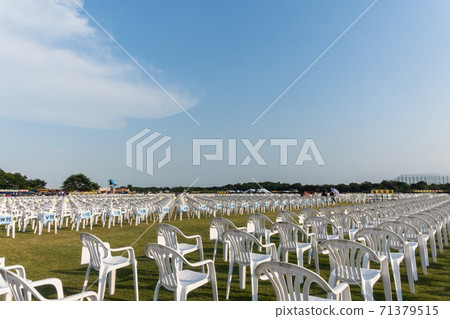 Before the fireworks display begins 71379515