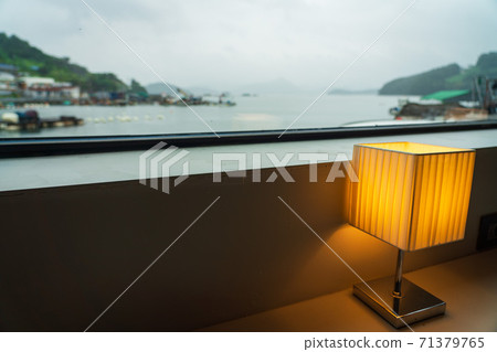 窗外的燈光和外觀 71379765