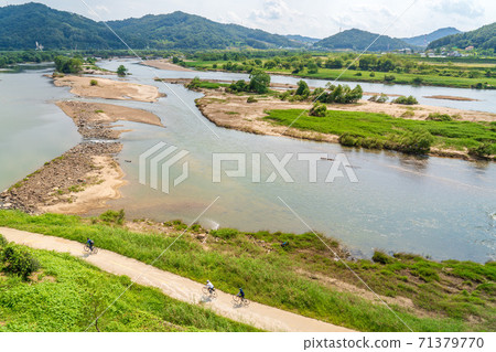 Riding a bicycle 71379770