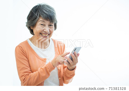Senior woman with a smile, senior woman operating a smartphone, silver generation, elderly woman, portrait Senior woman with a smile, senior woman operating a smartphone, silver generation, elderly woman, portrait 71381328
