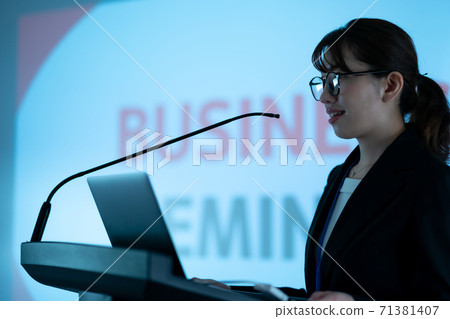 female, females, woman 71381407