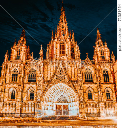 Cathedral. Cathedral of the Holy Cross and Saint Eulalia.Night view. Barcelona 71381664