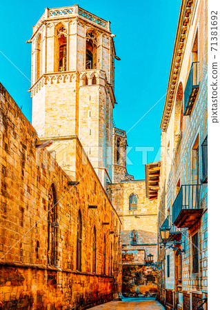 Gothic Quarter in the heart of Barcelona.Catalonia.Spain. 71381692
