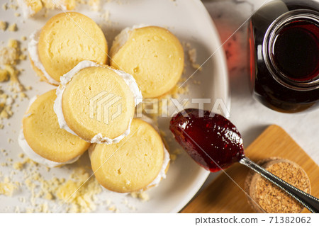 Melting Moments Biscuits Melting Moments Biscuits 71382062