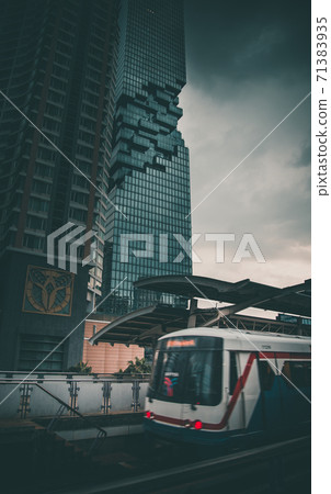 Chong Nonsi skywalk arch bridge at sky train station BTS in Sathorn business district in Bangkok Chong Nonsi skywalk arch bridge at sky train station BTS in Sathorn business district in Bangkok 71383935