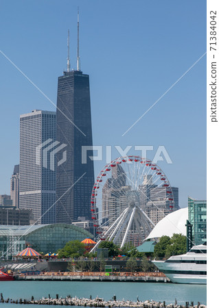 Chicago, Illinois, USA Downtown John Hancock Center and Navy Pier 71384042