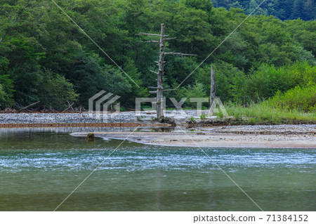 Mysterious Kamikochi Taisho Pond Mysterious Kamikochi Taisho Pond 71384152