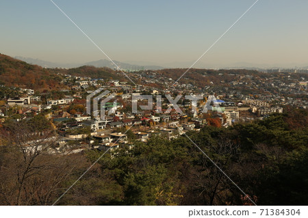 Hanyang, Doseong, Sunseong-gil, Seongbuk-dong, Waryong Park, autumn leaves 71384304