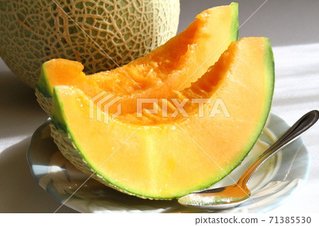 Melon from Ibaraki prefecture 71385530