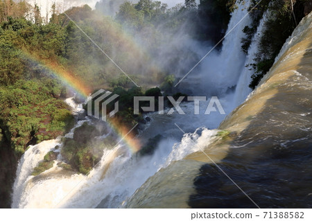 Iguazu Falls 71388582