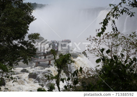 Iguazu Falls 71388592