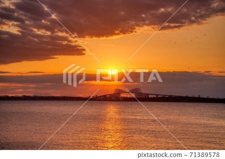 東京迪士尼樂園的秋天日落 東京迪士尼樂園的秋天日落 71389578