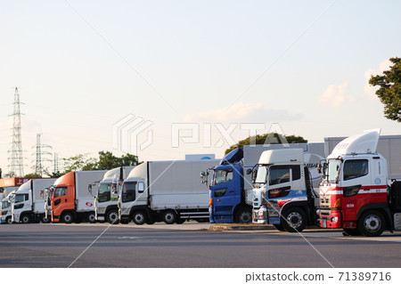 Truck trailer carrier car transporter Truck trailer carrier car transporter 71389716