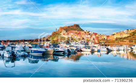 Picturesque view of Medieval town of Castelsardo 71390236