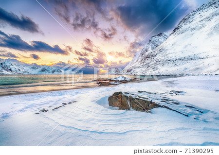 Fantastic winter view of  Haukland beach during sunse 71390295
