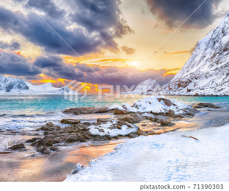 Fabulous winter scenery with Haukland beach during sunset and snowy  mountain peaks near Leknes. 71390303