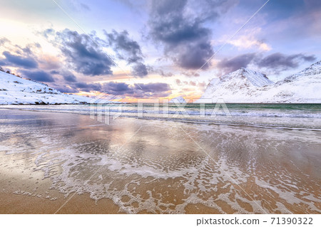 Astonishing winter view of Vik beach during sunset Astonishing winter view of Vik beach during sunset 71390322