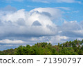 大雲和藍天 71390797