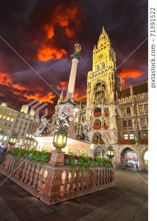 Dramatic night view of Marienplatz and Munich city hall. Dramatic night view of Marienplatz and Munich city hall. 71391522