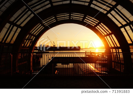 吳口落日 71391883