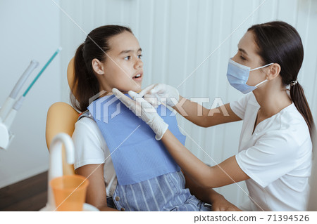 Perfect teeth and caries prevention in children in modern clinic Perfect teeth and caries prevention in children in modern clinic 71394526